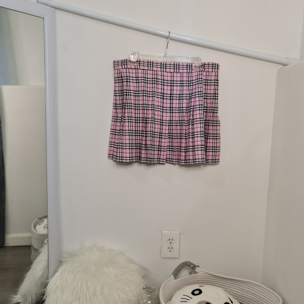 Pink plaid pleated skirt